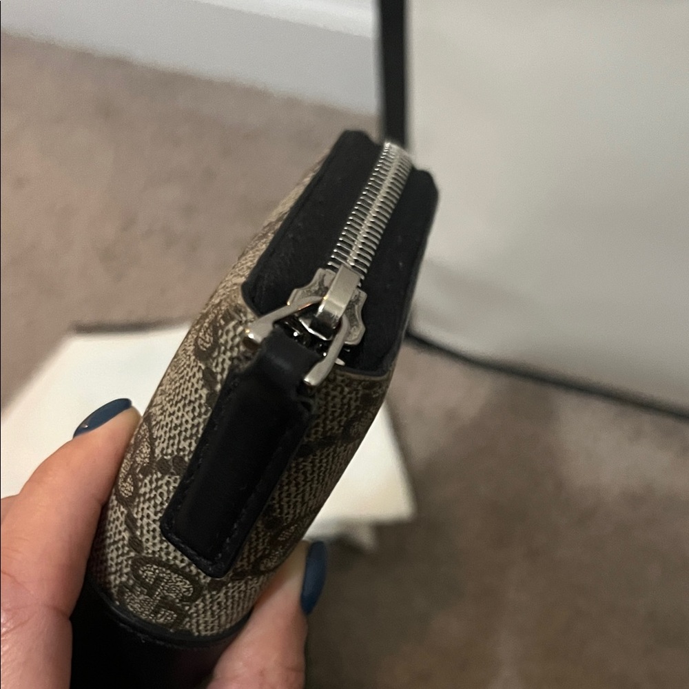 Authentic Gucci Wallet - Picture 4 of 8